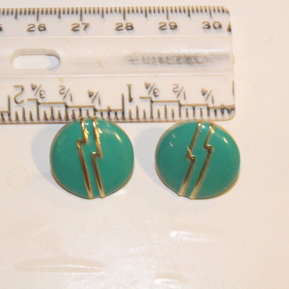 💚1970's Gold & Green Round Disco Trend Mid Century Retro Metal Button Earrings - Picture 2 of 4